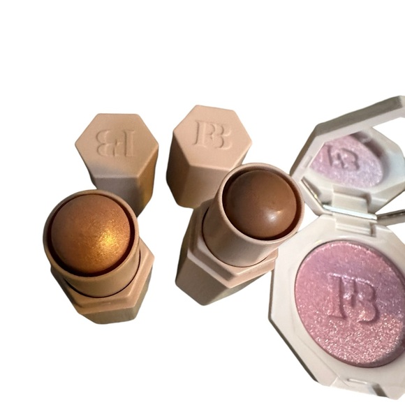 FENTY MINIS BUNDLE HIGHLIGHTER CONCEALERS & LIPSTICK and MAKE UP BAG - Picture 3 of 16